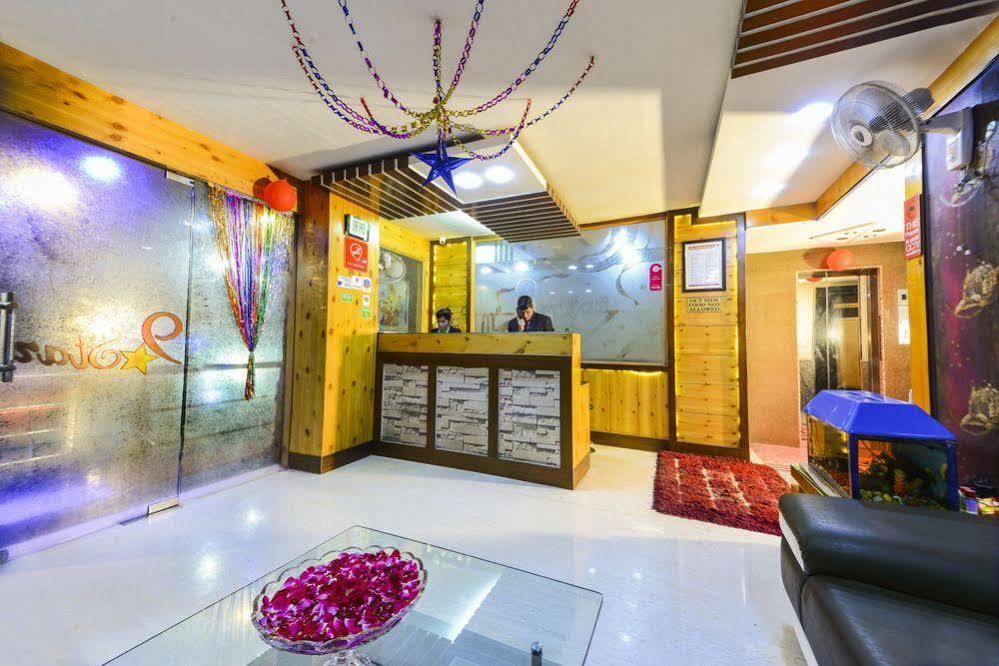 Star Hotel Agra  Exteriör bild