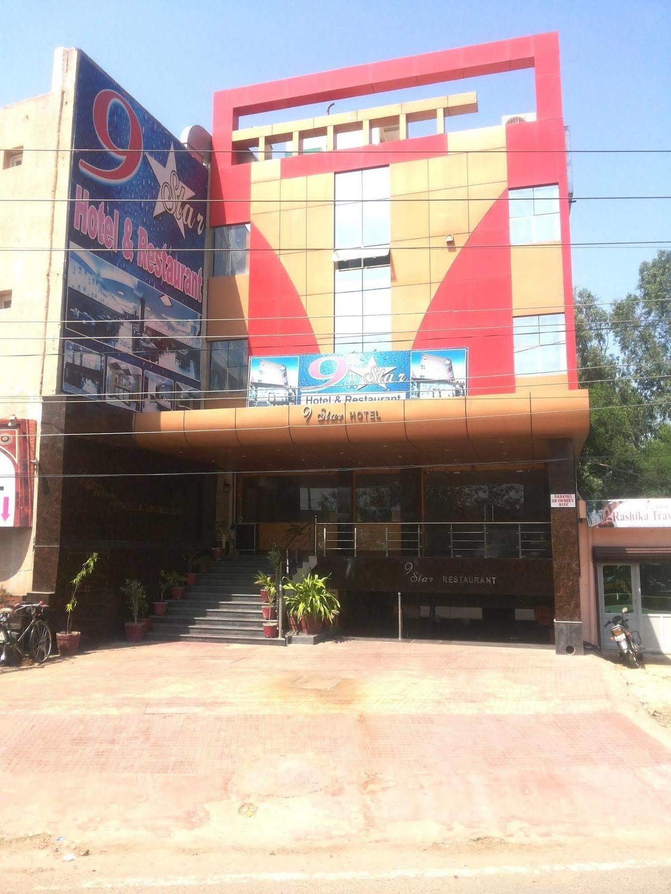 Star Hotel Agra  Exteriör bild