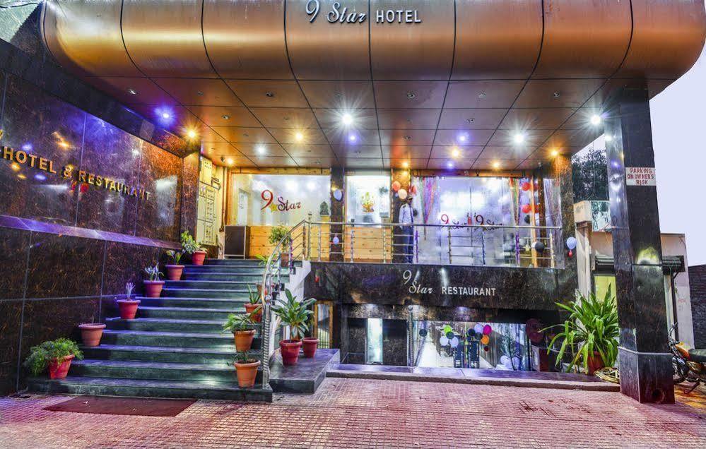 Star Hotel Agra  Exteriör bild
